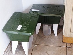 Vermicomposting bins for use in the home